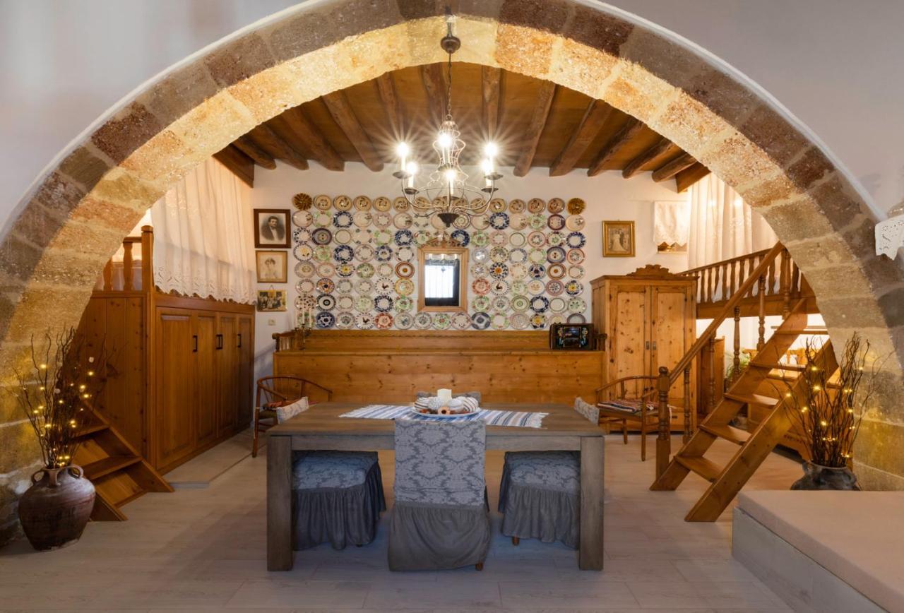 Апартаменти "Finio" Traditional House Арханґелос Екстер'єр фото